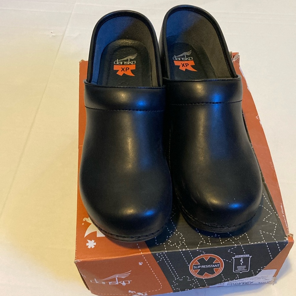 Dansko XP black mule clog size 41 slip resistant nurse shoe